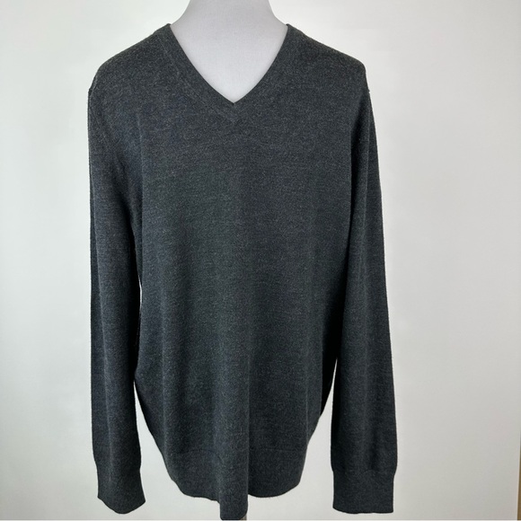 Banana Republic Other - Banana Republic Extra Fine Merino Wool V Neck Sweater Size Large